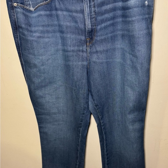 Good American Good Curve Straight Jeans - Picture 6 of 6